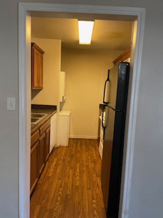 Building Photo - 1391 N Race