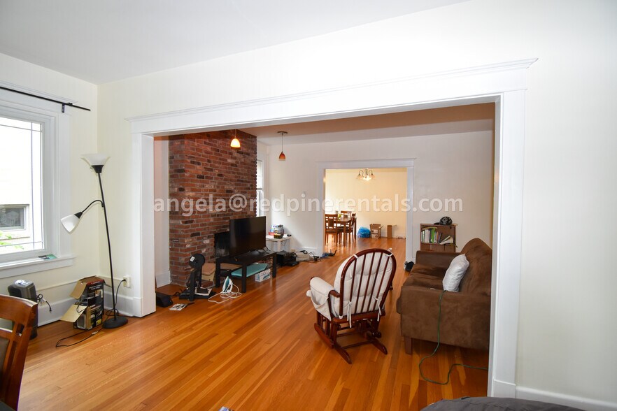 Building Photo - 5728 Solway St