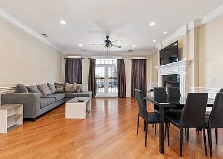 Building Photo - 5062 N Kimball Ave