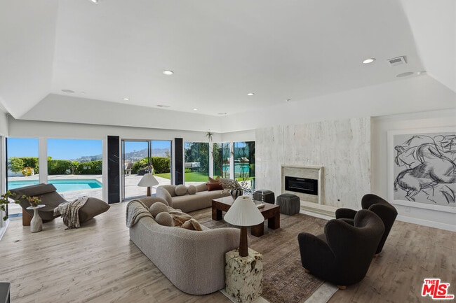 Building Photo - 8416 Skyline Dr