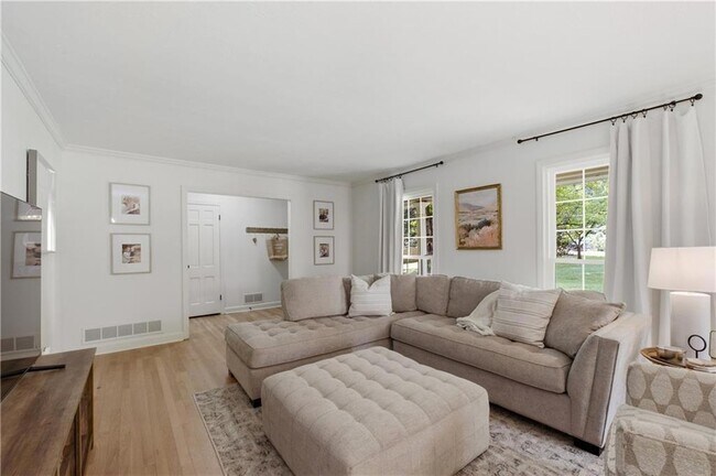 Building Photo - 285 Dania Dr