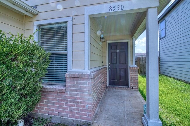 Building Photo - 8530 Village Hollow Ln