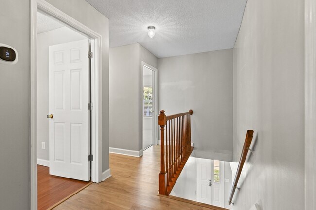 Building Photo - 1382 Center Lake Dr