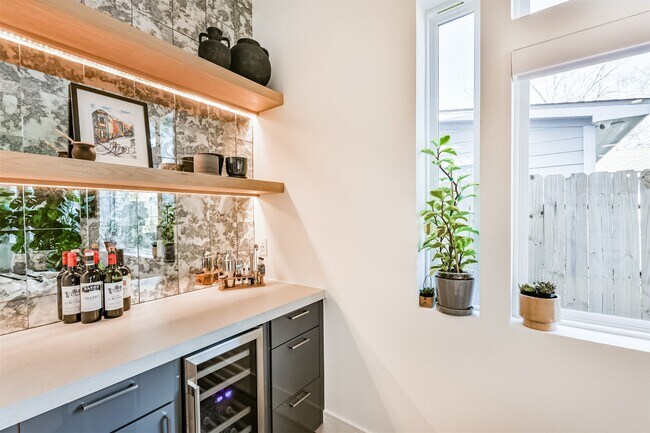 Building Photo - 4211 Nichols St