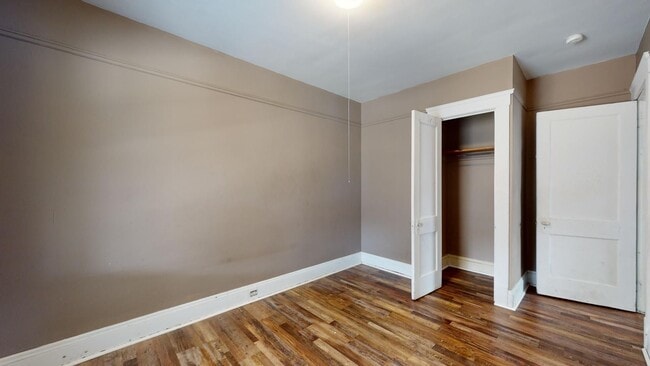 Building Photo - 4104 Clybourne