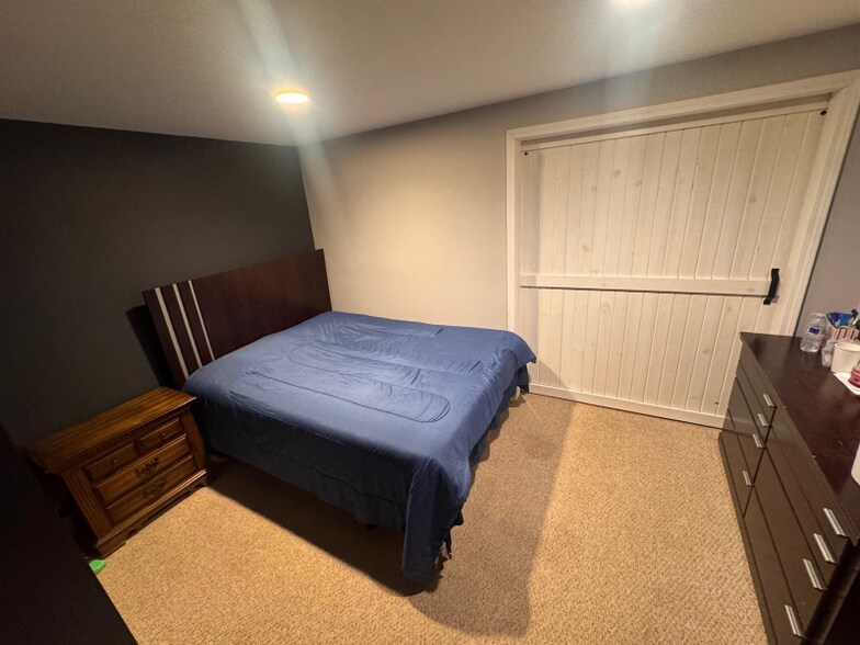 Building Photo - 854 N First St