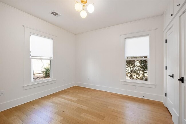 Building Photo - 2606 W 8th St