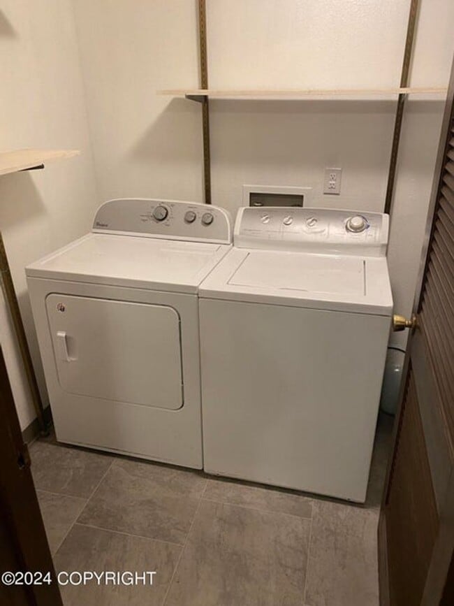 Building Photo - Heat Paid! East Anchorage 2 Bedroom with W...