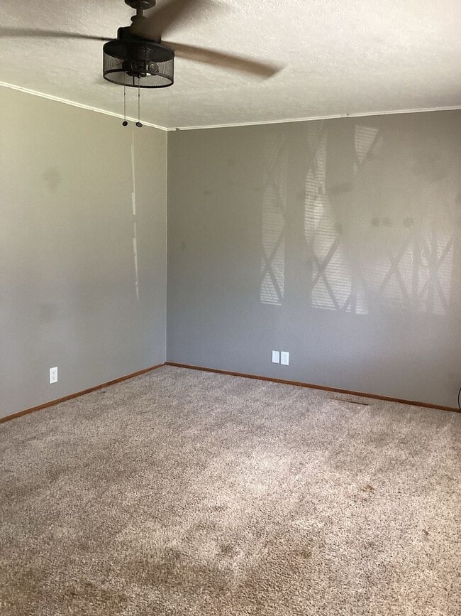 Building Photo - COMING SOON: CUTE 3 BEDROOM / 1 BATHROOM HOUSE IN LAMAR MO!! WITH CAR GARAGE!