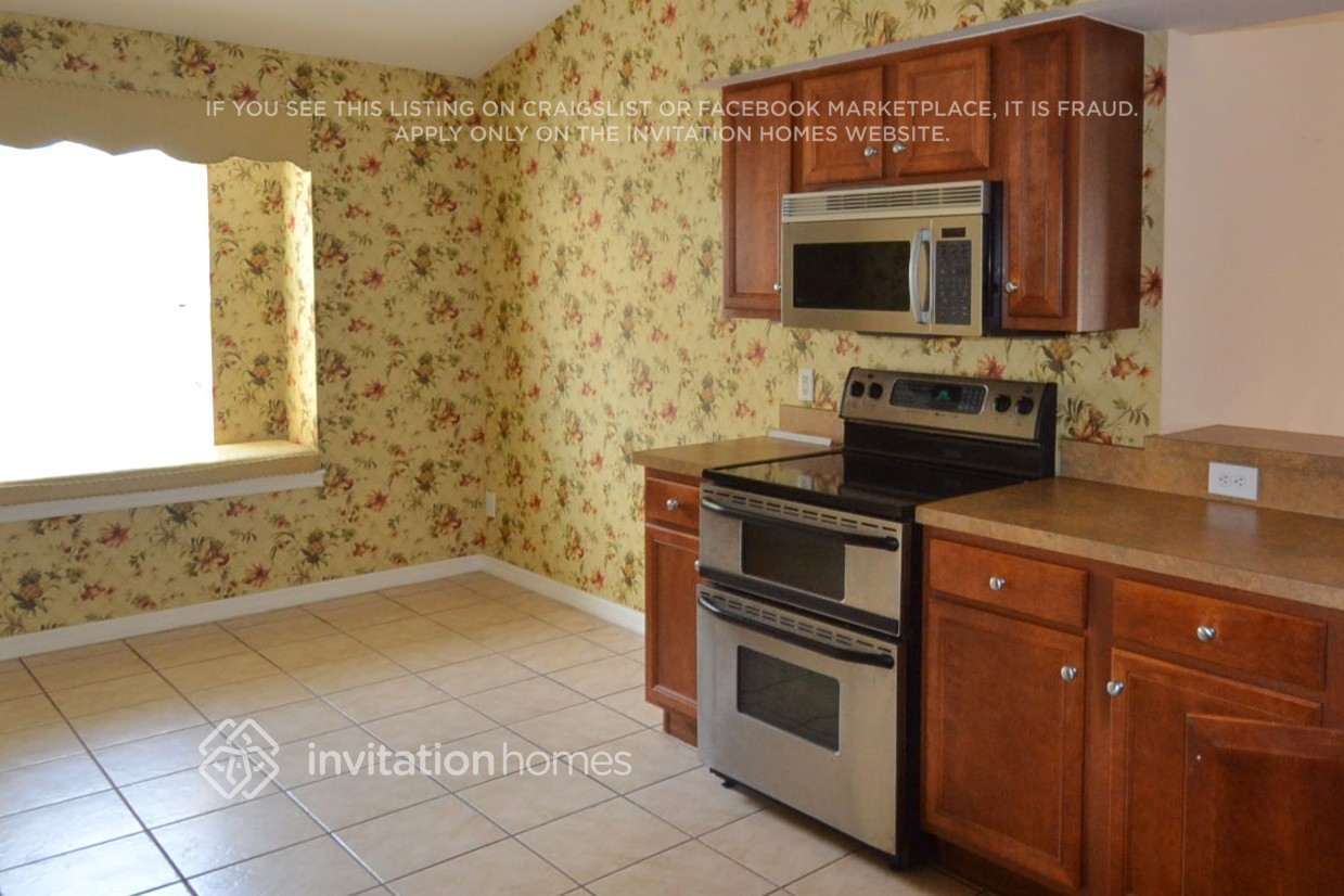 Building Photo - 9803 White Barn Way