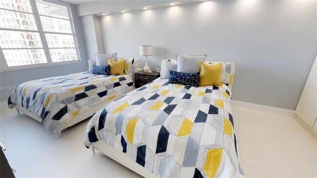 Building Photo - 5601 Collins Ave