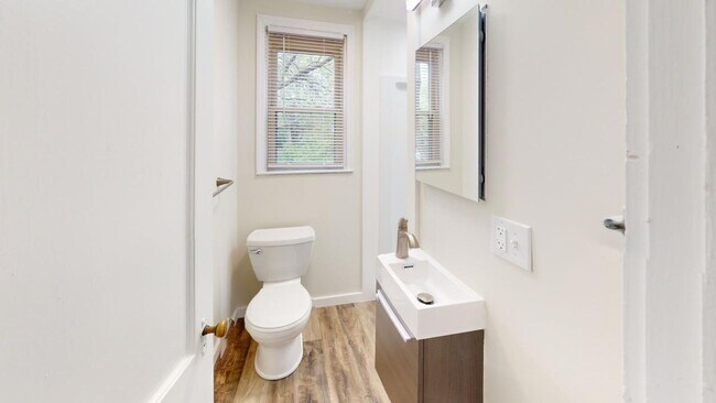 Building Photo - 6 BEDROOMS + 3.5 FULL BATHROOMS Single Family House Available August 20, 2026!  Schedule to see i...