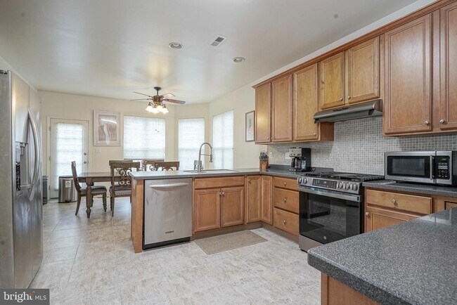 Building Photo - 142 White Cedar Dr