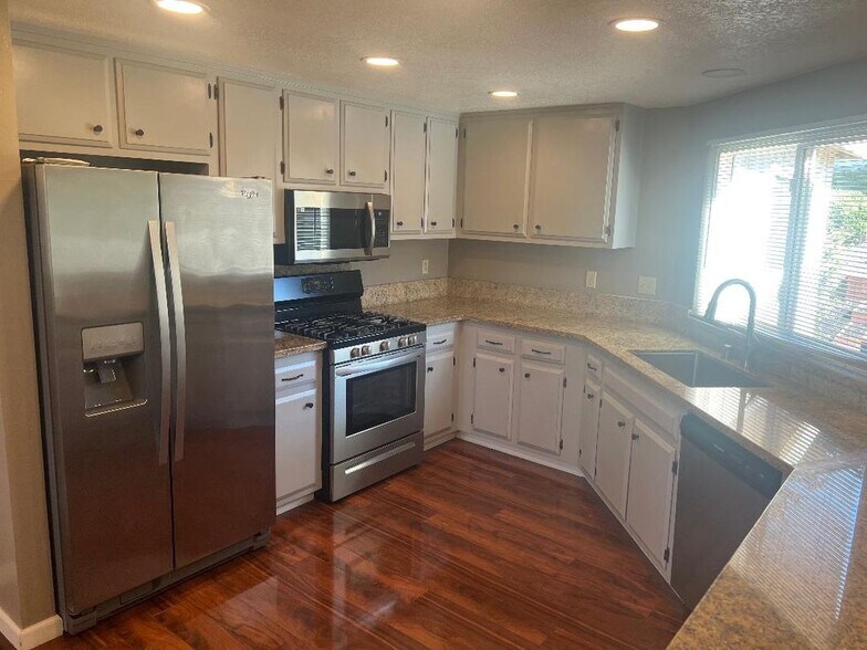 Building Photo - 3421 Serpentine Dr