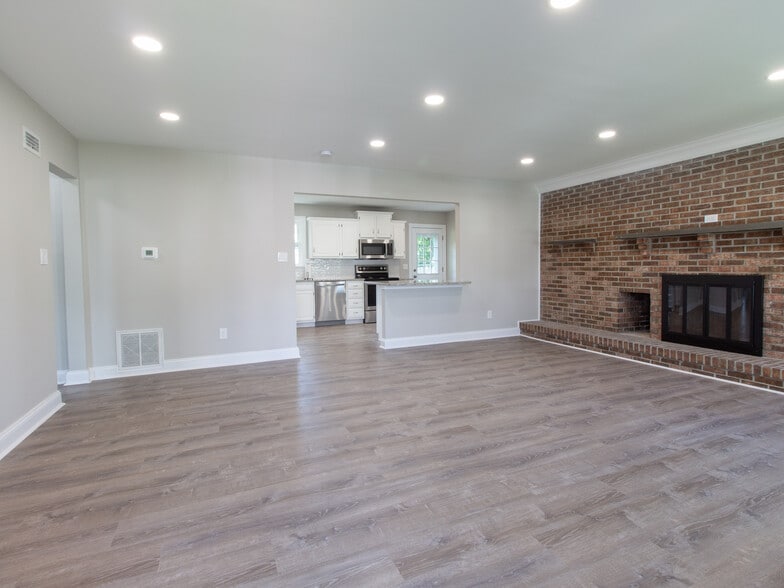 Great Room - 114 Harding Ave