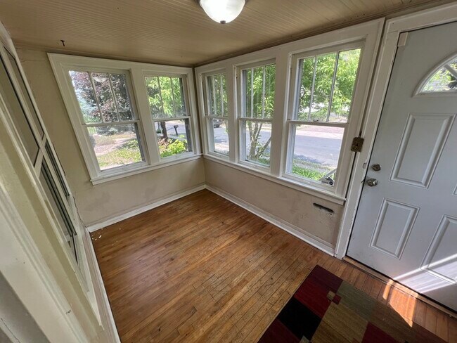 Primary Photo - 968 42nd Ave NE