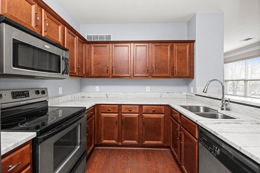 Building Photo - 2310 Elliott Ave