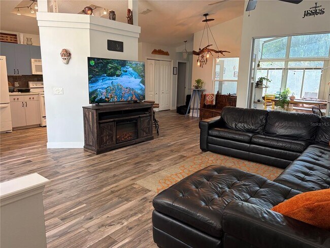 Building Photo - 3205 SE 23rd Pl