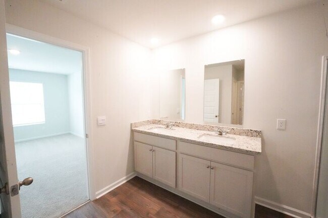 Building Photo - 480 Coconut Dr