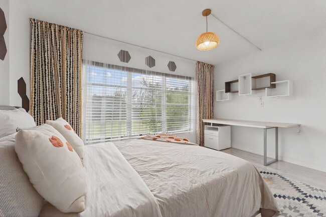 Building Photo - 3150 N Palm Aire Dr