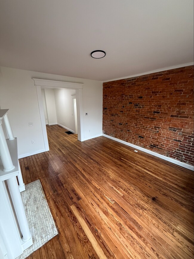 Building Photo - 433 Hanford St