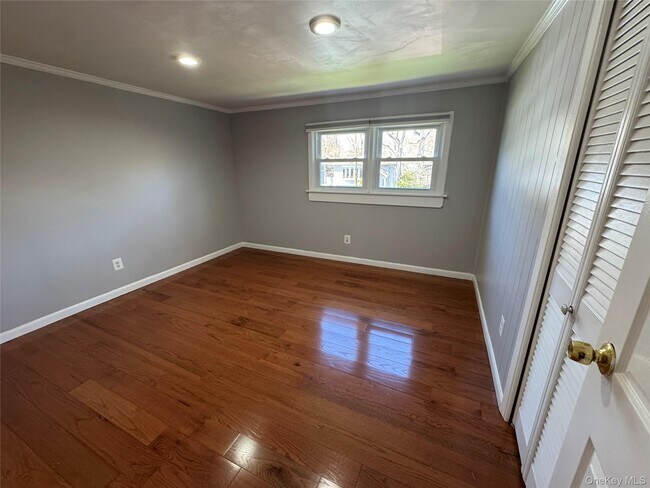 Building Photo - 486 Silver St