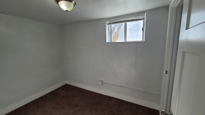 Building Photo - 848 600 W