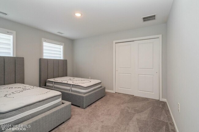 Building Photo - 2019 Oakhurst Pkwy
