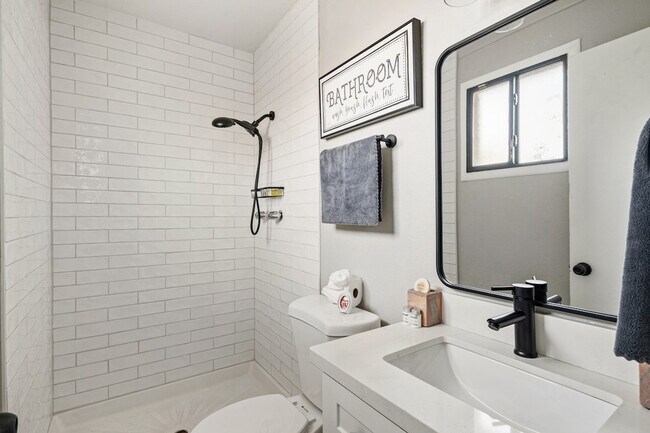 Building Photo - 4102 W Virginia Ave