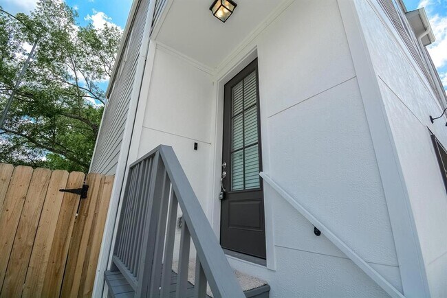 Building Photo - 6013 Cypress St
