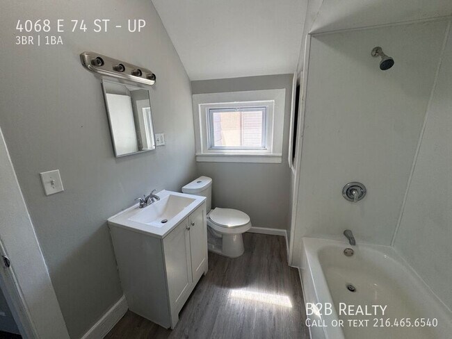 Building Photo - 4068 E 74th St