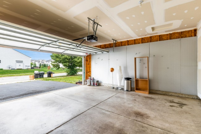 Building Photo - 235 Kastlekove Dr