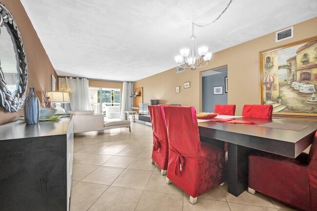 Building Photo - 3002 Portofino Isle