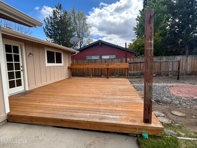 Building Photo - 1045 Johnson Pl