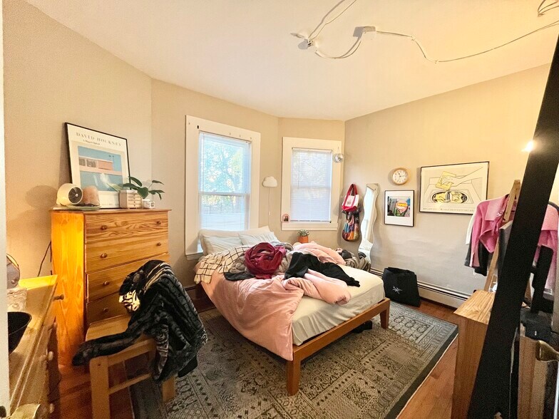 Building Photo - 68 Calumet St