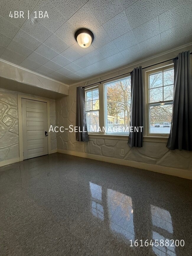 Building Photo - 106 Haifley Pl SE