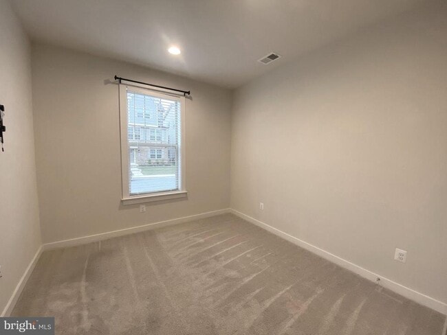 Building Photo - 8612 Shady Pines Dr