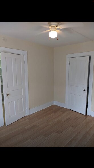 Building Photo - 909 N 4th Ave