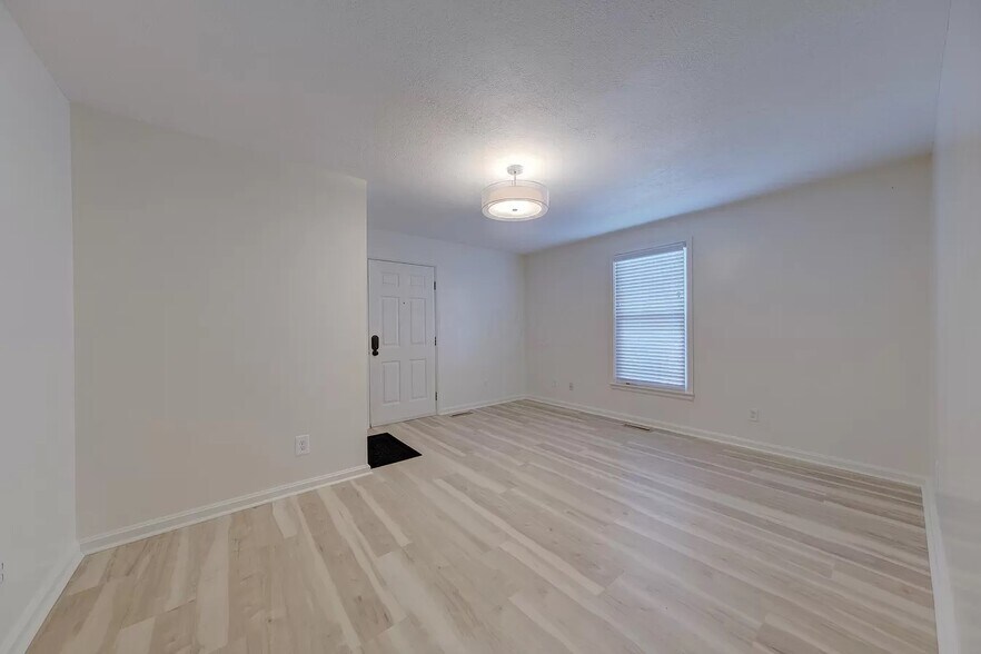 Building Photo - 270 Narrow St