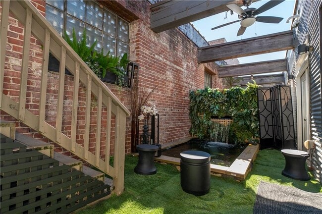 Building Photo - 320 Peters St SW