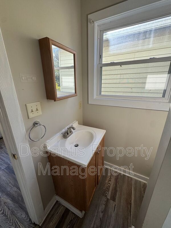 Building Photo - 207 Railroad Ave