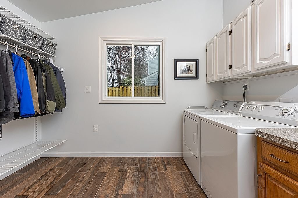 Building Photo - 9551 Pine Cluster Cir