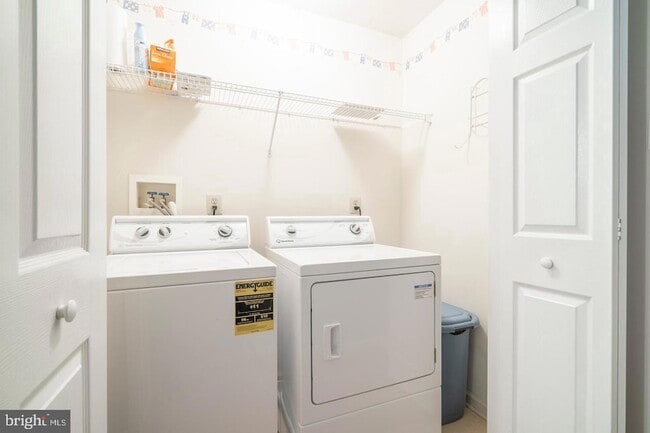 Building Photo - 5404 Drawbridge Ct