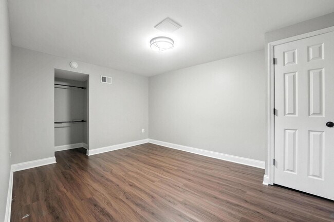 Building Photo - 11109 Ravine Dr