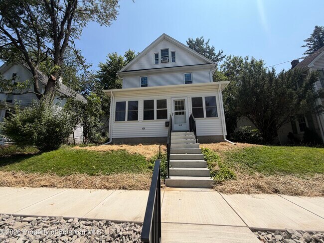 Building Photo - 413 Powell Ave