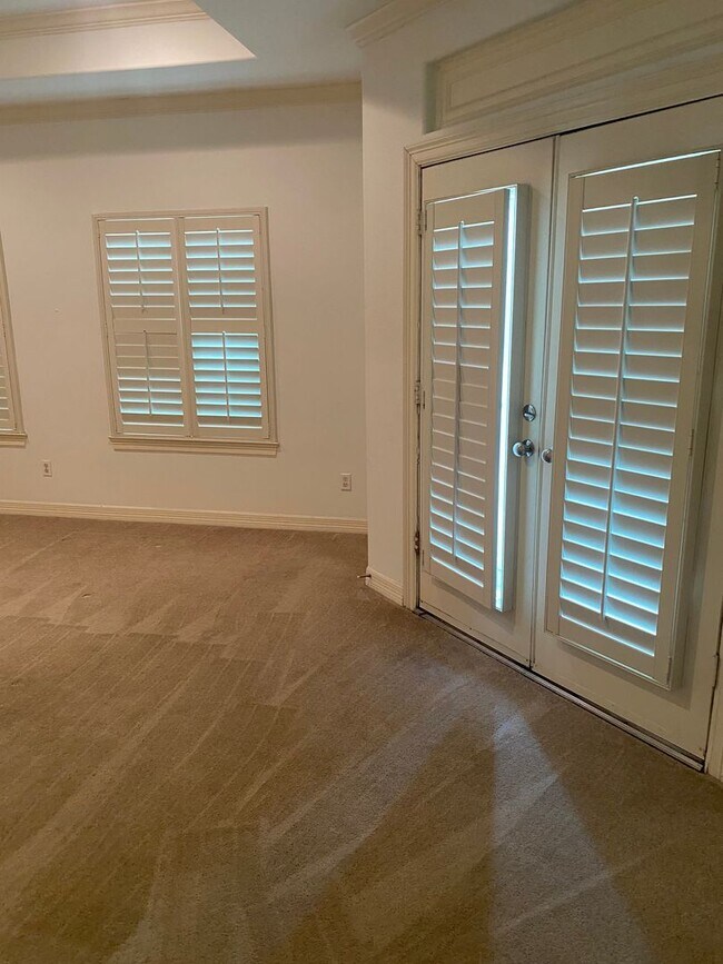 Building Photo - Midtown Beauty