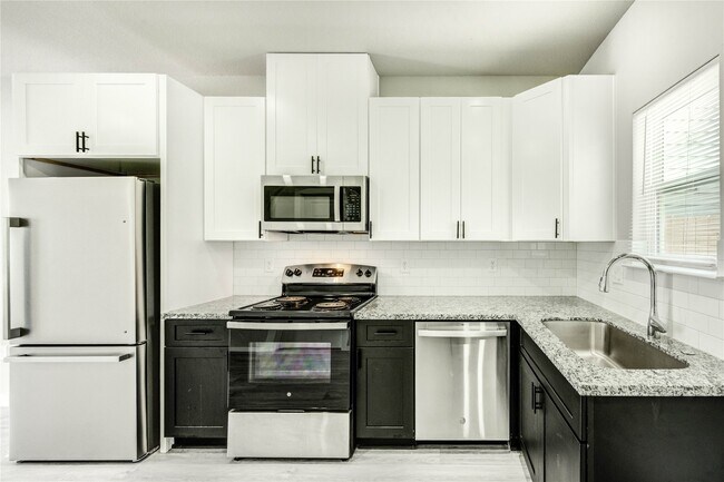 Building Photo - 8157 Tate St