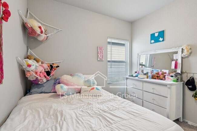 Building Photo - 7145 Pisces Wy