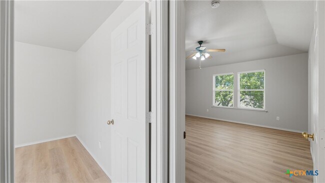 Building Photo - 821 Benning St