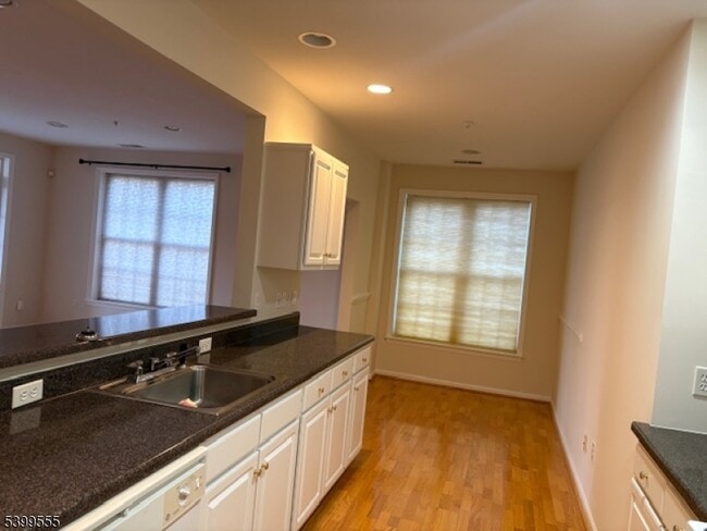 Building Photo - 1104 Carter Dr